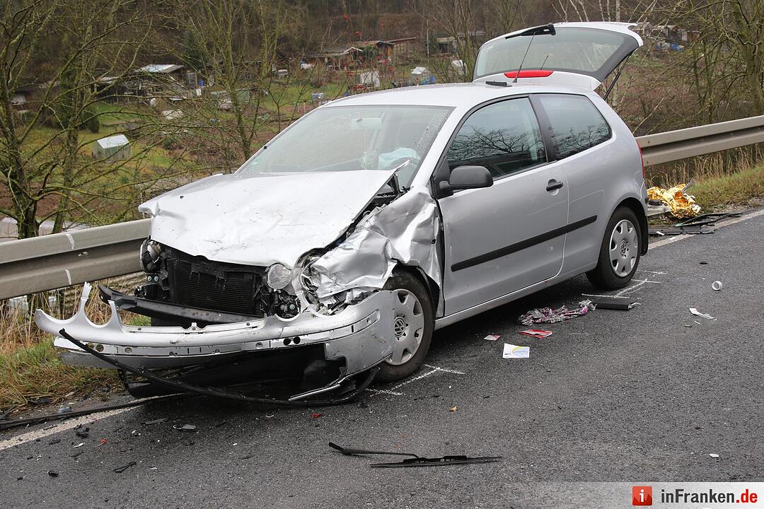 Schwerer Unfall auf B303 bei Ahorn