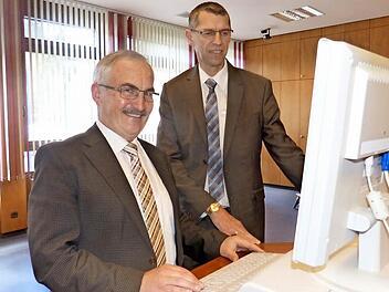 Vorstandsvorsitzender Reinhard Dölfel (r.) ist froh, Berthold Bächmann in seinem Team zu haben.  Foto: Carmen Schwind