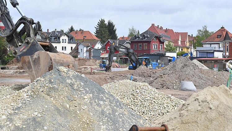 Derzeit wird der Baugrund auf dem Areal zwischen Kanonenweg, Kalenderweg und der Bahnlinie vorbereitet.Ronald Rinklef