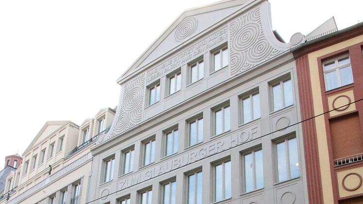 Alle Fertigteile, wie hier  die  Fassade des "Glauburger Hofes", wurden in Bad Kissingen gegossen. Foto: Ralf Ruppert