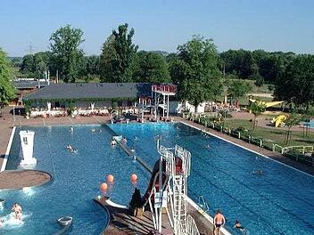 Das Mainleuser Freibad soll den Bürgern zum Ferienbeginn zur Verfügung stehen.Archiv
