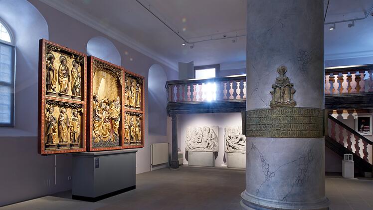 Nicht nur die Kunstwerke sind altehrwürdig, sondern auch die Mauern der Festung Rosenberg drumherum.