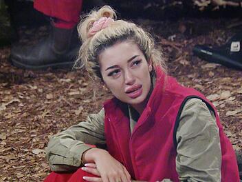 Und wer hat's erfunden? Die Schweizerin? Ariel jedenfalls h&auml;lt die Erde f&uuml;r flach. Dar&uuml;ber gibt's im RTL-Dschungelcamp an Tag 9 gro&szlig;es Theater.