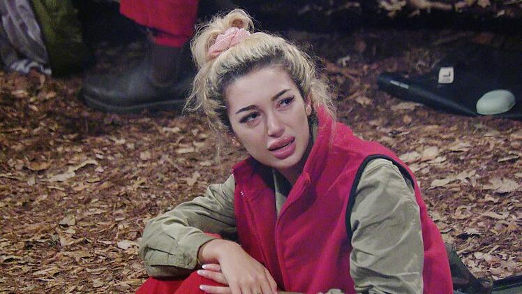 Und wer hat's erfunden? Die Schweizerin? Ariel jedenfalls h&auml;lt die Erde f&uuml;r flach. Dar&uuml;ber gibt's im RTL-Dschungelcamp an Tag 9 gro&szlig;es Theater.