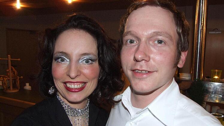 Entertainerin Marianne Blum und Timo Link (Grüne Au) freuen sich schon auf das Krimi-Dinner am Samstag.Foto: Petra Heurich