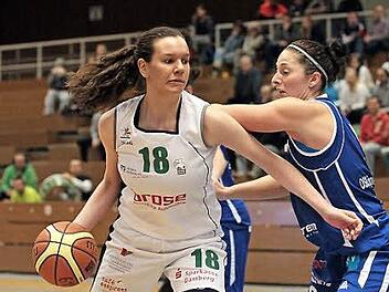 Nadjeschda Ilmberger (l.) steuerte zehn Punkte und zehn Rebounds zum DJK-Sieg in Speyer bei. Foto: sportpress