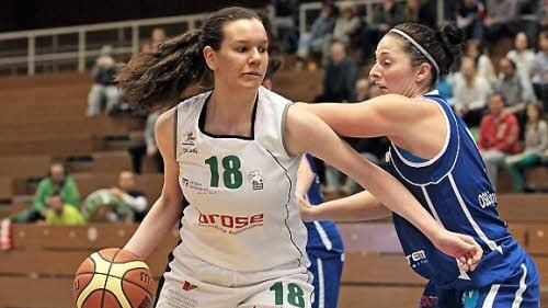 Nadjeschda Ilmberger (l.) steuerte zehn Punkte und zehn Rebounds zum DJK-Sieg in Speyer bei. Foto: sportpress