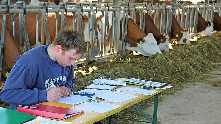 "Wirst Du so alt wie eine Kuh, lernst Du immer noch dazu" - eine (Bauern-)Weisheit, die Matthias Lehnert verinnerlichte. Fotos: Ralf Kestel