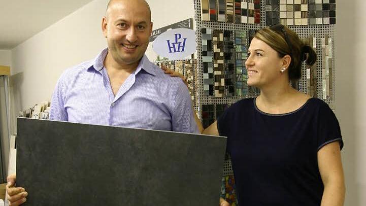 Als Fliesenlegermeister hat der Russlanddeutsche Eduard Hermann im weiten Umkreis seiner neuen Heimat Bischberg sein Glück gefunden. Ehefrau Larissa stammt ebenso wie ihr Mann aus der Region Alma-Ata. Foto: Werner Baier