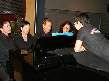 Kein Rechenfehler: "Valse Lorraine" für Klavier zu neun Händen Fotos: Sabine Weinbeer