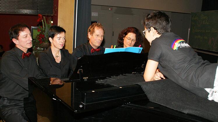 Kein Rechenfehler: "Valse Lorraine" für Klavier zu neun Händen Fotos: Sabine Weinbeer
