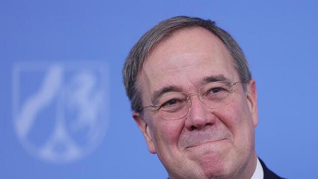 Geheimnis gel&uuml;ftet: Dar&uuml;ber lachte Laschet im Flutgebiet