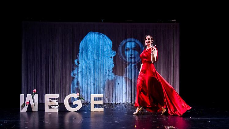 Kristin Schulze als Cole Porters Ehefrau in dem Musical "Alles Liebe, Linda".Foto: Annemone Taake