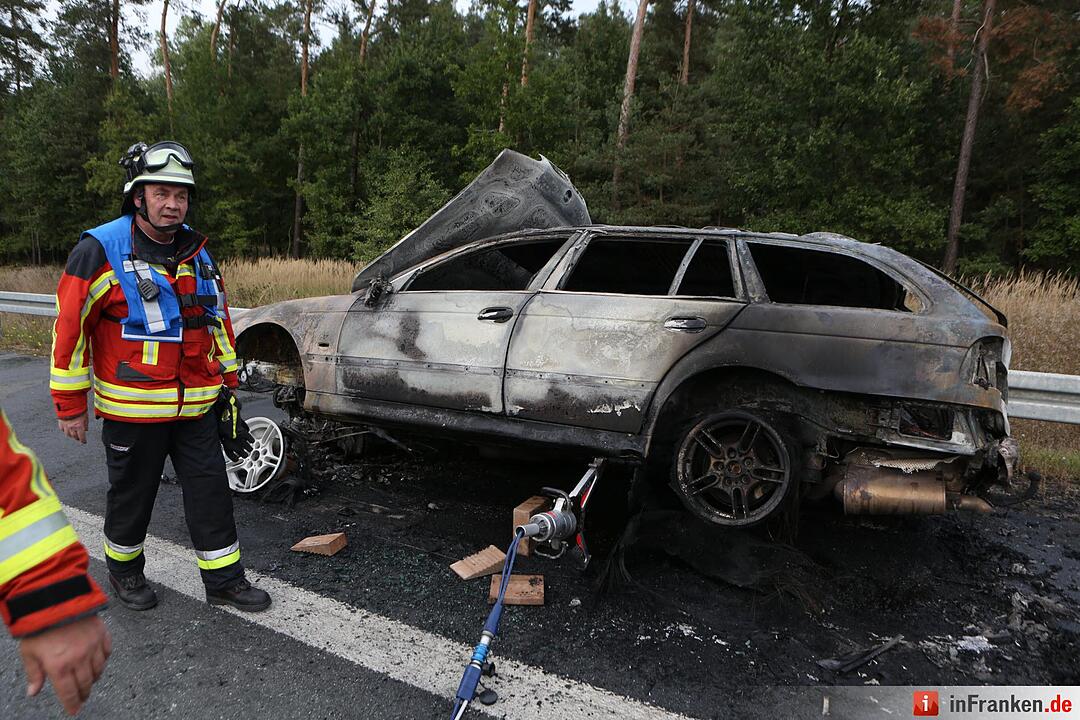 BMW brennt auf A3 völlig aus