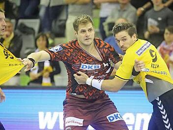 Dank starker Abwehrarbeit - Kiwi (links) und Kelm war es gegen ie Berliner Füchse ein Spiel auf Augenhöhe. Fotos: Timo Geldner