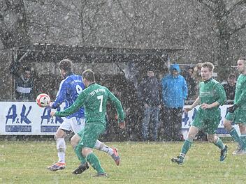 Die Wetterkapriolen an diesem Sonntag führten zum Spielabbruch an der Maßbacher Centleite.Hopf