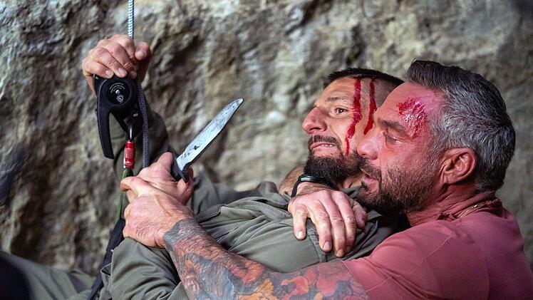 Paul (Philippe Bas, rechts) muss sich gegen den skrupellosen Gangster Sergio (Sébastien Thirion) wehren.