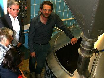 Der Litzendorfer Gemeinderat besichtigt das Brauhaus der ehemaligen Brauerei Winkler in Melkendorf.Andrea Spörlein