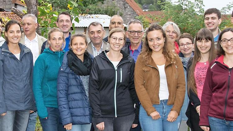 Stellvertretender Landrat Oskar Ebert sowie die betreuenden Ärzte und das Projektteam rund um "Main Sommer 2018" begrüßten die Famulanten bei einem gemeinsamen Grillabend. Foto: Matthias Vetter