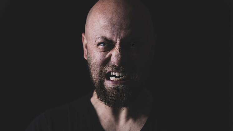 Mann randaliert im Haus seiner Mutter in Hollstadt