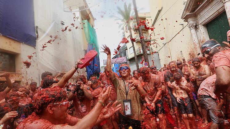 «La Tomatina» - Tomatenschlacht in Spanien