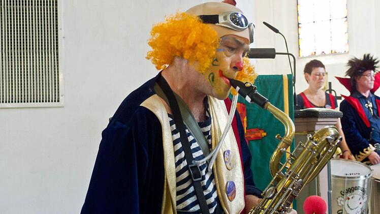 Die Quastenflosser wurden bei ihrem Auftritt in der Coburger Heilig-Kreuz-Kirche begeistert gefeiert.  Foto: Jochen Berger