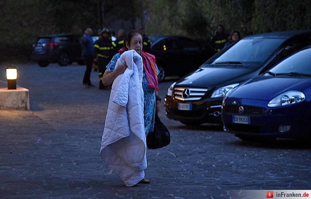 Schweres Erdbeben erschüttert Zentralitalien