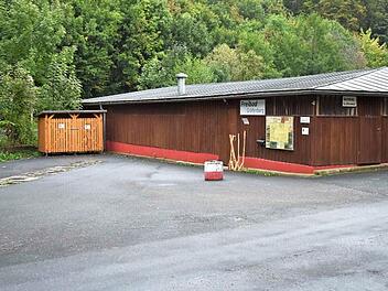 Ob am Parkplatz am Freibad in Gräfenberg eine neuwertige Fahrradabstellanlage aufgestellt wird, ließ der Stadtrat offen. Foto: Petra Malbrich