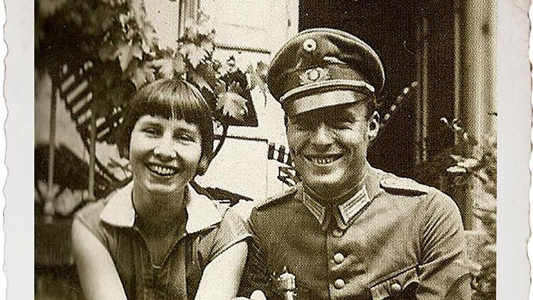 Ein glückliches Paar. Claus Graf von Stauffenberg und seine Nina Freiin von Lerchenfeld im Jahr 1931 Foto: p