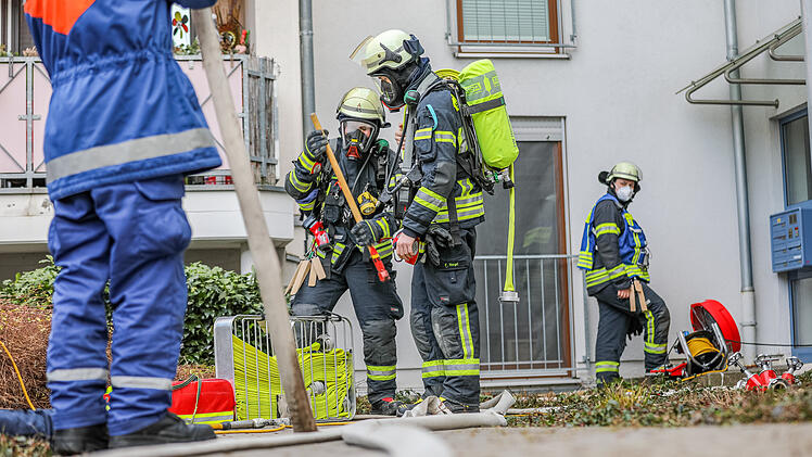 Feuerwehr löscht Brand in Herzogenaurach