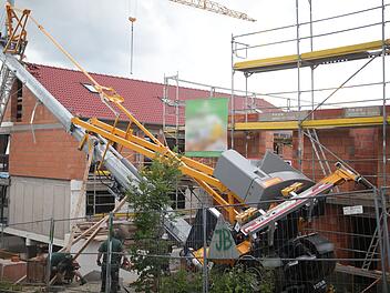 Baukran in Ansbach umgekippt Baukran in Ansbach umgekippt
