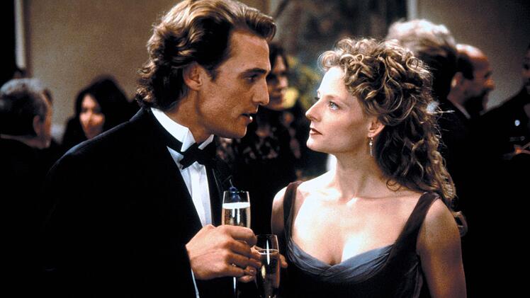 Pater Palmer Joss (Matthew McConaughey) und Astrophysikerin Ellie Arroway (Jodie Foster) diskutieren &uuml;ber Gott und die Welt - und &uuml;ber Aliens.