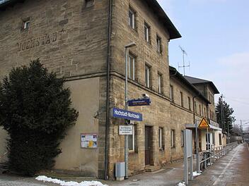 Der Bahnhof Hochstadt-Marktzeuln liegt an der Strecke nach Berlin und steht unter Denkmalschutz.
