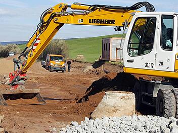 Von Grund auf neu angelegt  wird die Kreisstraße zwischen Dutendorf und Burgweisach.  Fotos: Paul  Frömel