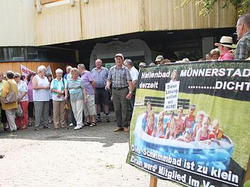 Der Bürgerbadverein hofft weiter, den Abriss des Hallenbades in letzter Minute verhindern zu können. Foto: Archiv/Thomas Malz