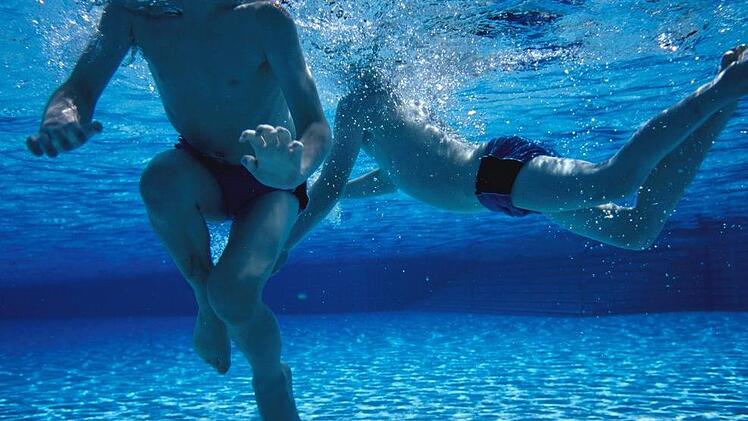 Gerade in der kalten Jahreszeit zieht es viele Symbolbild: Emily Wabitsch/dpa