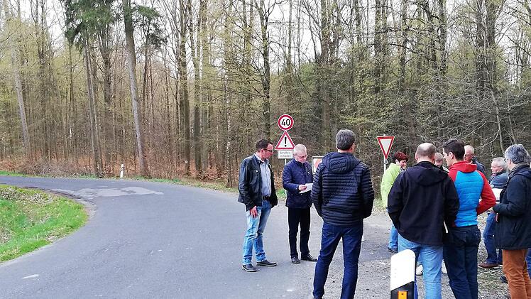 Die enge Kurve der Verbindungsstraße Poppenroth-Schlimpfhof kurz vor der Ortseinfahrt Schlimpfhof soll entschärft werden.Sigismund von Dobschütz