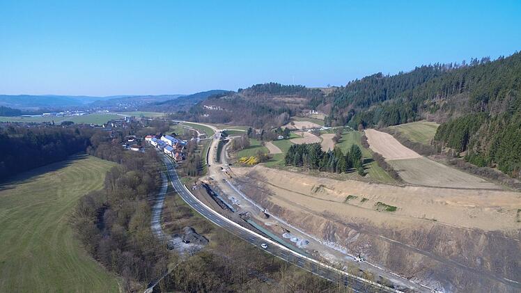 Die B 173 Zeyern Nord nimmt langsam Gestalt an.  Foto: Heinrich Wei&szlig;