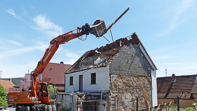 Der Abriss des Gebäudes in der Kanzleistraße 2 in Thonberg ist voll im Gange.