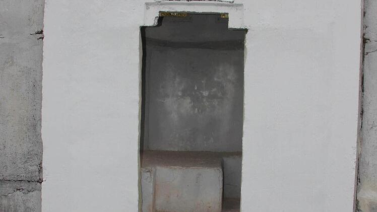 Die DDR-Grenzer konnten durch die Schlitze in der Betonkanzel schauen. Das Bild zeigt die Ost-Seite...  Foto: Friedwald Schedel