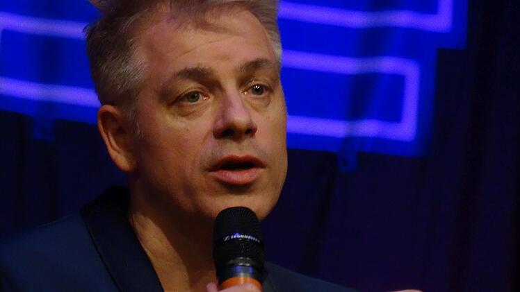 Umjubelt: Michael Mittermeier bei seinem Auftritt im ausverkauften Kongresshaus Rosengarten in Coburg.Foto: Jochen Berger