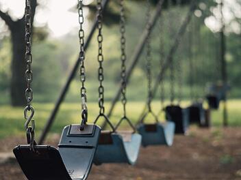 In Erlangen ist die Situation  auf einem Spielplatz in der Innenstadt eskaliert. Zwei M&auml;nner gingen aufeinander los. Symbolbild: Aaron Burden/unsplash.com