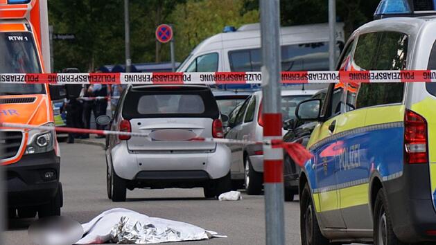 In Stuttgart ist ein 36-j&auml;hriger Mann am Mittwochabend auf offener Stra&szlig;e niedergestochen  worden. Nun hat der Tatverd&auml;chtige gestanden, der Polizei war der 26-J&auml;hrige schon bekannt. Foto: Kohls/SDMG/dpa