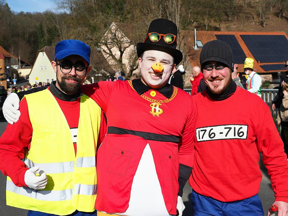 Buntes Faschingstreiben lockte tausende Besucher an.