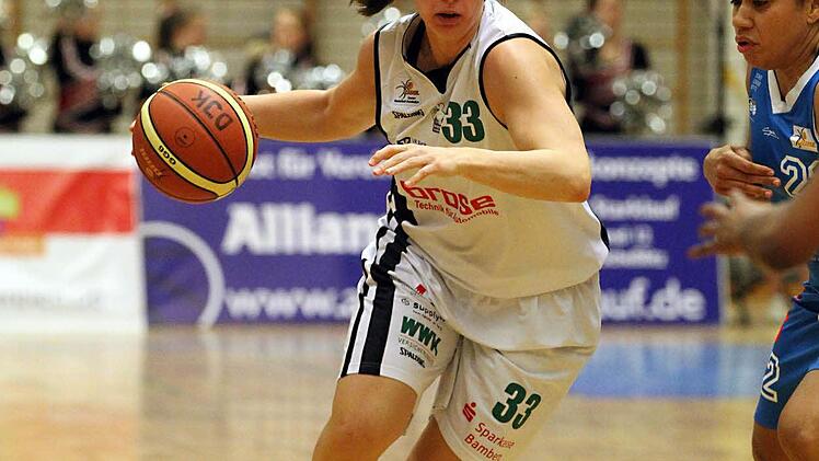 Radoslava Bachvarova sucht die L&uuml;cke in der gegnerischen Verteidigung.