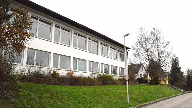 Aus der 1962 erbauten Schule, die heute in Privathand ist, sollen im Frühjahr Wohnungen werden. Foto: Schmidt