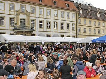 Schon zum Auftakt der Biertage strömten die Freunde des Gerstensafts auf den Bamberger Maxplatz. Fotos: RiegerPressSchon zum Auftakt der Biertage strömten die Freunde des Gerstensafts auf den Bamberger Maxplatz. Fotos: RiegerPress