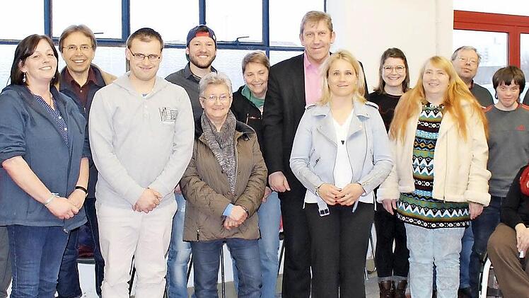 Verena Bentele, Behindertenbeauftragte der Bundesregierung, und MdB Andreas Schwarz (beide Mitte) zu Besuch im "Haus der kulturellen Vielfalt" der Lebenshilfe Bamberg Foto: p