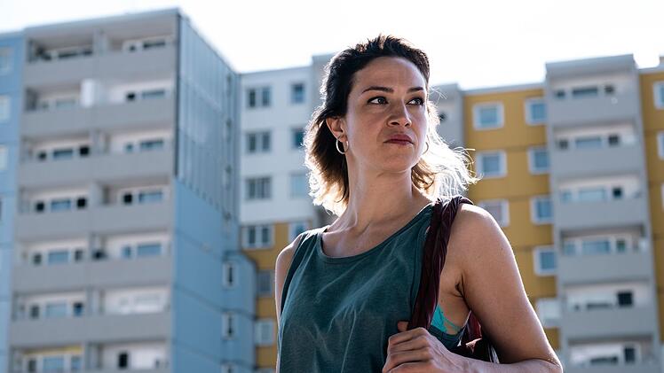 Sandra (Franziska Hartmann) sucht ein Ventil, um den Stimmen in ihrem Kopf freien Lauf zu lassen.