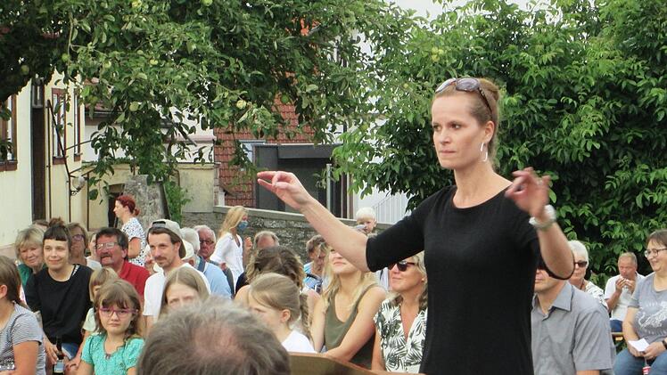 Die neue Dirigentin der Untererthaler Musikanten, Claudia Möhler,  stammt aus einer Musikerfamilie.       Foto: Winfried Ehling